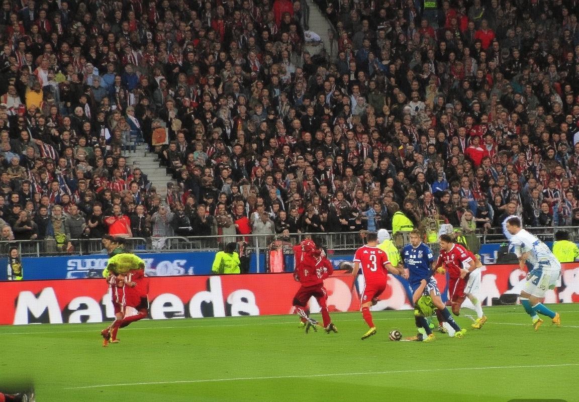 2020欧冠巅峰对决：拜仁VS皇马战术火花与球星对决纪实(图4)